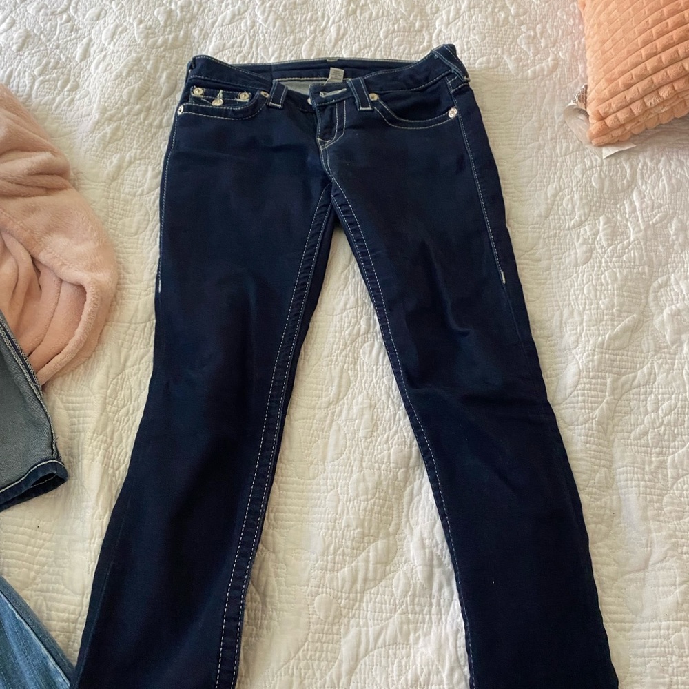 Selling true religions size 25 new in perfect condition $50 .